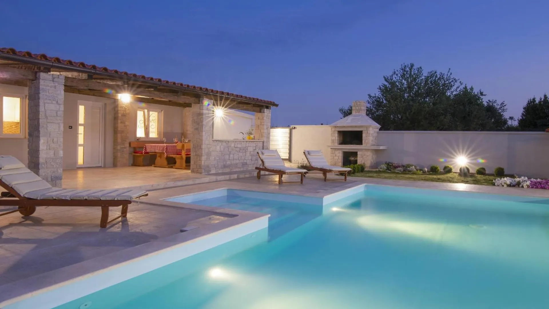 Ferienhaus Georgine Mit Pool Pula