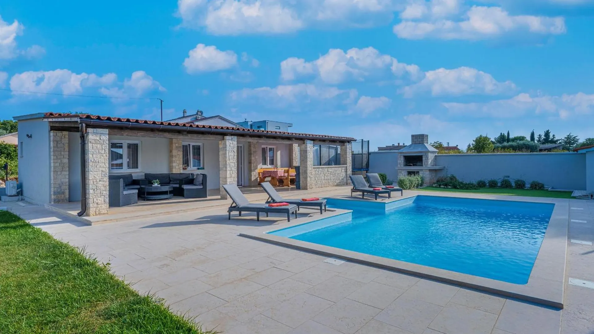 Holiday home Ferienhaus Georgine Mit Pool Pula